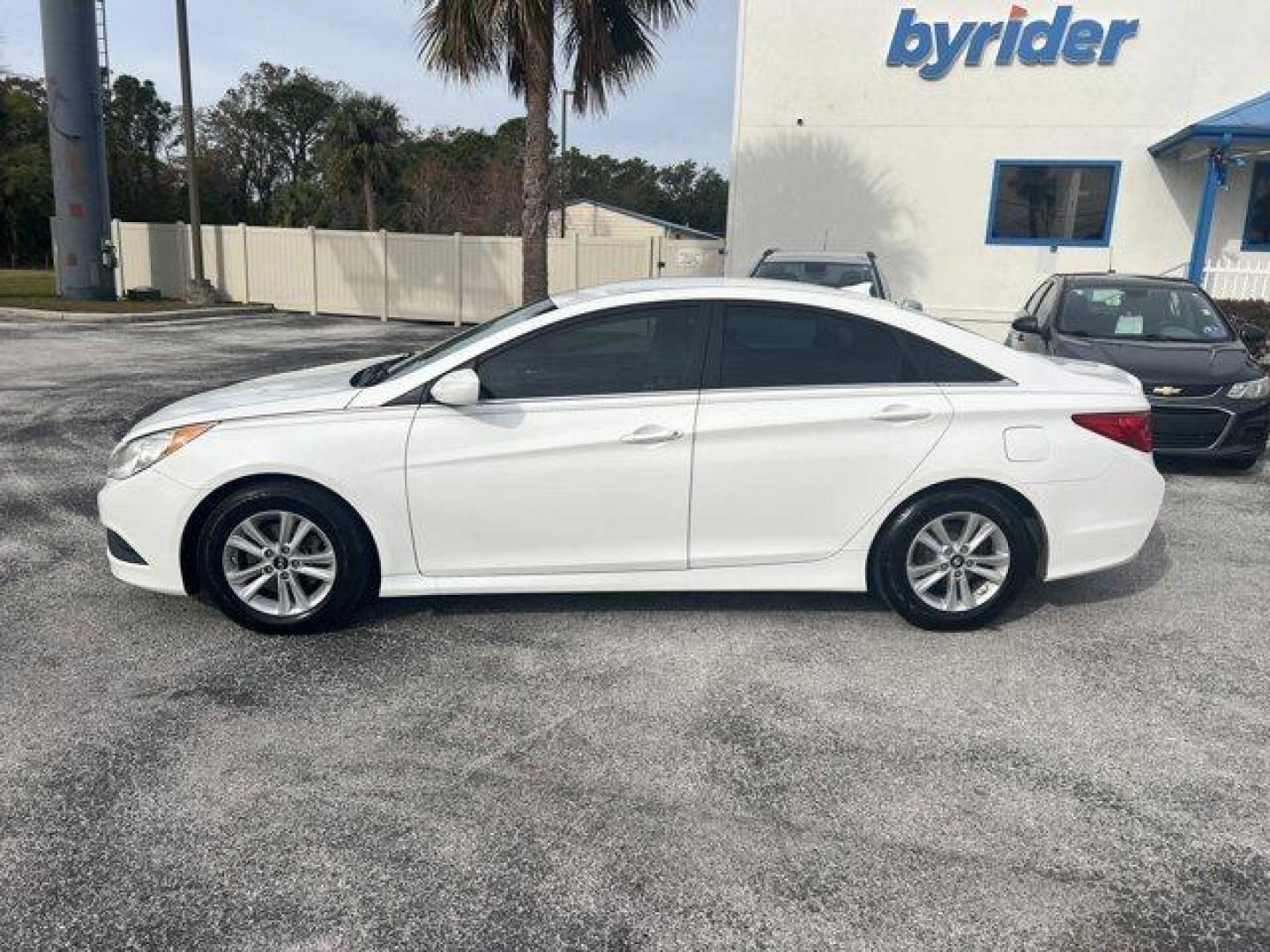 2014 Hyundai Sonata (5NPEB4AC4EH) with an Other engine, AUTOMATIC transmission, located at 8829 US Hwy 19, Port Richey, FL, 34668, (727) 264-1107, 28.285917, -82.717346 - KBB.com 10 Best Late-Model Used Cars Under $15,000. Only 109,447 Miles! Delivers 35 Highway MPG and 24 City MPG! This Hyundai Sonata delivers a Regular Unleaded I-4 2.4 L/144 engine powering this Automatic transmission. PEARL WHITE, OPTION GROUP 1, GRAY, PREMIUM CLOTH SEATING SURFACES.* This Hyundai - Photo#2