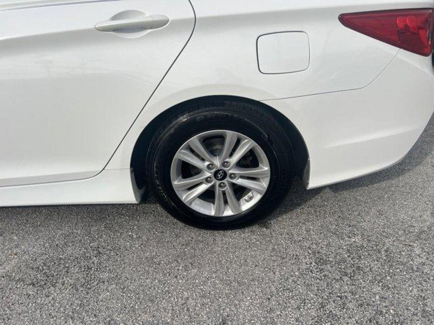 2014 Hyundai Sonata (5NPEB4AC4EH) with an Other engine, AUTOMATIC transmission, located at 8829 US Hwy 19, Port Richey, FL, 34668, (727) 264-1107, 28.285917, -82.717346 - KBB.com 10 Best Late-Model Used Cars Under $15,000. Only 109,447 Miles! Delivers 35 Highway MPG and 24 City MPG! This Hyundai Sonata delivers a Regular Unleaded I-4 2.4 L/144 engine powering this Automatic transmission. PEARL WHITE, OPTION GROUP 1, GRAY, PREMIUM CLOTH SEATING SURFACES.* This Hyundai - Photo#5