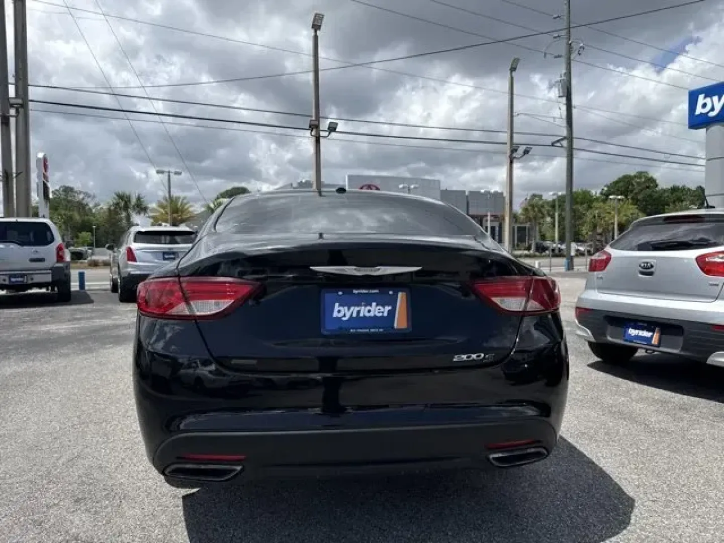2015 Chrysler 200 (1C3CCCBB0FN) with an Other engine, AUTOMATIC transmission, located at 1285 Cassat Ave, Jacksonville, FL, 32205, (904) 425-3000, 30.299780, -81.732430 - IIHS Top Safety Pick+, Top Safety Pick+. Only 102,187 Miles! Boasts 36 Highway MPG and 23 City MPG! This Chrysler 200 boasts a Regular Unleaded I-4 2.4 L/144 engine powering this Automatic transmission. WHEELS: 18 X 8.0 SATIN CARBON ALUMINUM (STD), TRANSMISSION: 9-SPEED 948TE AUTOMATIC (STD), TIRES: - Photo#4