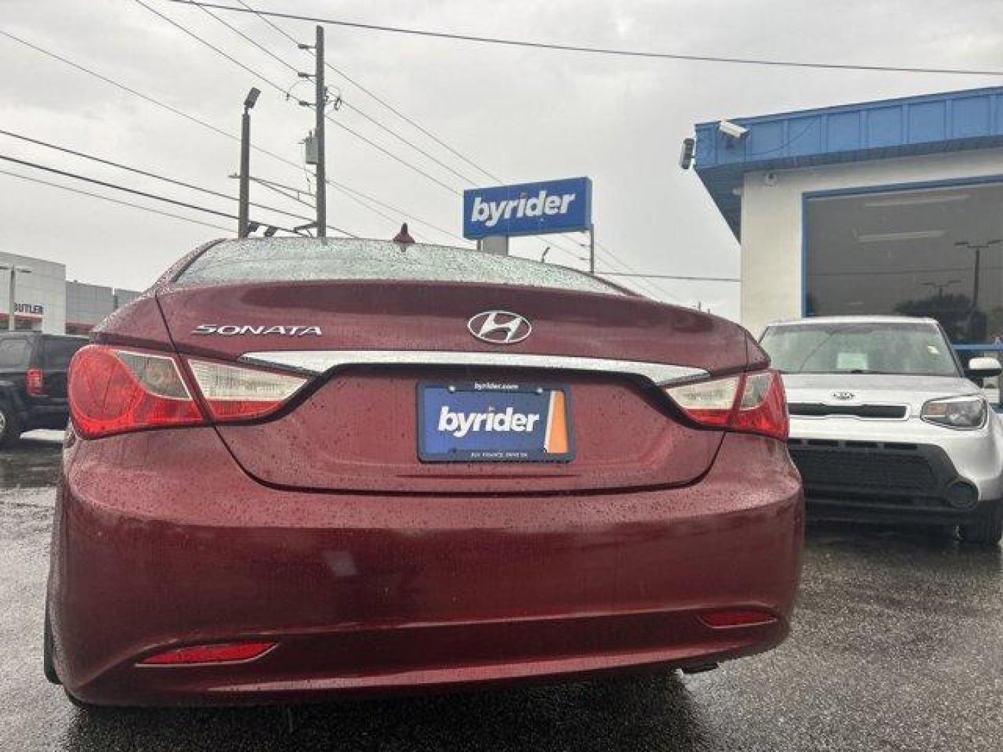 2012 Hyundai Sonata (5NPEB4AC9CH) with an Other engine, AUTOMATIC transmission, located at 1285 Cassat Ave, Jacksonville, FL, 32205, (904) 425-3000, 30.299780, -81.732430 - IIHS Top Safety Pick. Only 85,548 Miles! Scores 35 Highway MPG and 24 City MPG! This Hyundai Sonata boasts a Gas I4 2.4L/144 engine powering this Automatic transmission. SPARKLING RUBY, POPULAR EQUIPMENT PKG -inc: pwr driver's seat, pwr driver lumbar support, automatic headlight control, chrome inte - Photo#4