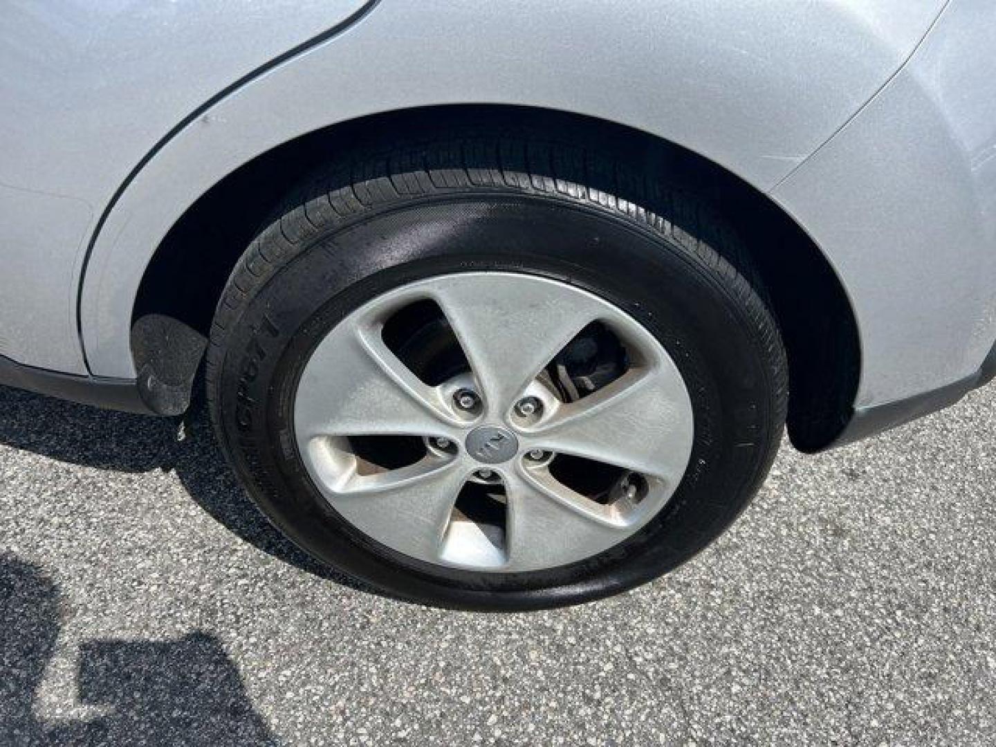 2016 Kia Soul (KNDJN2A23G7) with an Other engine, AUTOMATIC transmission, located at 1285 Cassat Ave, Jacksonville, FL, 32205, (904) 425-3000, 30.299780, -81.732430 - IIHS Top Safety Pick. Only 91,595 Miles! Boasts 30 Highway MPG and 24 City MPG! This Kia Soul delivers a Regular Unleaded I-4 1.6 L/97 engine powering this Automatic transmission. EC MIRROR W/COMPASS and HOMELINK, CARPETED FLOOR MATS, CARGO TRAY.*This Kia Soul Comes Equipped with These Options *CA - Photo#5