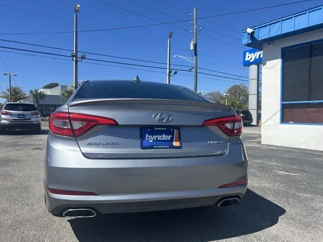 2015 Hyundai Sonata (5NPE34AF5FH) with an Other engine, AUTOMATIC transmission, located at 1285 Cassat Ave, Jacksonville, FL, 32205, (904) 425-3000, 30.299780, -81.732430 - ### Discover the Perfect Blend of Comfort and Reliability with the 2015 Hyundai Sonata at Byrider Florida #139<br /> <br /> Are you a budget-conscious buyer searching for a dependable sedan that fits your active lifestyle? Look no further! The 2015 Hyundai Sonata is the ideal vehicle for daily commu - Photo#4