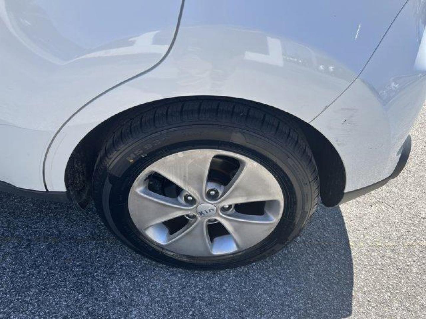 2016 Kia Soul (KNDJN2A2XG7) with an Other engine, AUTOMATIC transmission, located at 1285 Cassat Ave, Jacksonville, FL, 32205, (904) 425-3000, 30.299780, -81.732430 - IIHS Top Safety Pick. Only 99,369 Miles! Scores 30 Highway MPG and 24 City MPG! This Kia Soul delivers a Regular Unleaded I-4 1.6 L/97 engine powering this Automatic transmission. REAR SPOILER (SP), CONVENIENCE PACKAGE -inc: Auto On/Off Headlights, Rear Camera Display, Radio: AM/FM/MP3, 4.3 color to - Photo#4