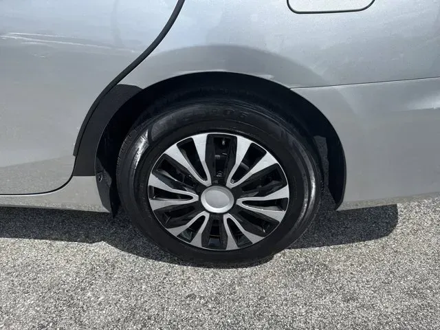 2015 Toyota Camry (4T4BF1FK2FR) with an Other engine, AUTOMATIC transmission, located at 1285 Cassat Ave, Jacksonville, FL, 32205, (904) 425-3000, 30.299780, -81.732430 - **Discover the Perfect Blend of Comfort and Reliability with the 2015 Toyota Camry at Byrider Florida #139**<br /> <br /> Are you in search of a dependable vehicle that fits your busy lifestyle? Look no further than this 2015 Toyota Camry, available now at Byrider Florida #139 in Jacksonville, FL. T - Photo#4