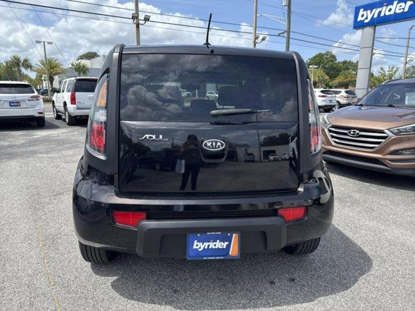 2011 Kia Soul (KNDJT2A2XB7) with an Other engine, AUTOMATIC transmission, located at 1285 Cassat Ave, Jacksonville, FL, 32205, (904) 425-3000, 30.299780, -81.732430 - IIHS Top Safety Pick. Only 123,135 Miles! Delivers 30 Highway MPG and 24 City MPG! This Kia Soul boasts a Gas I4 2.0L/121 engine powering this Automatic transmission. WHEEL LOCKS, SHADOW, PWR MOONROOF W/FOG LIGHTS.* This Kia Soul Features the Following Options *AUDIO PKG -inc: 315-watt amp, center s - Photo#4