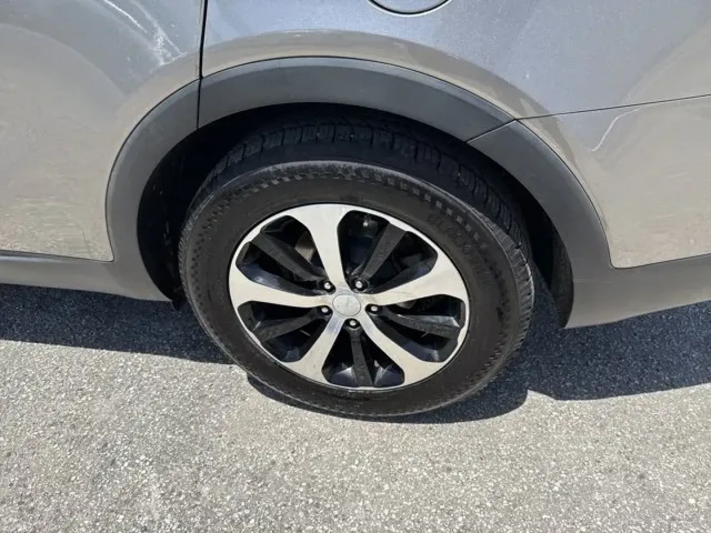 2016 Kia Sorento (5XYPH4A12GG) with an Other engine, AUTOMATIC transmission, located at 1285 Cassat Ave, Jacksonville, FL, 32205, (904) 425-3000, 30.299780, -81.732430 - KBB.com 10 Best Used Midsize SUVs Under $15,000. Delivers 27 Highway MPG and 20 City MPG! This Kia Sorento boasts a Intercooled Turbo Regular Unleaded I-4 2.0 L/122 engine powering this Automatic transmission. WHEEL LOCKS, TITANIUM SILVER, INTERIOR LIGHTING KIT.*This Kia Sorento Comes Equipped with - Photo#6