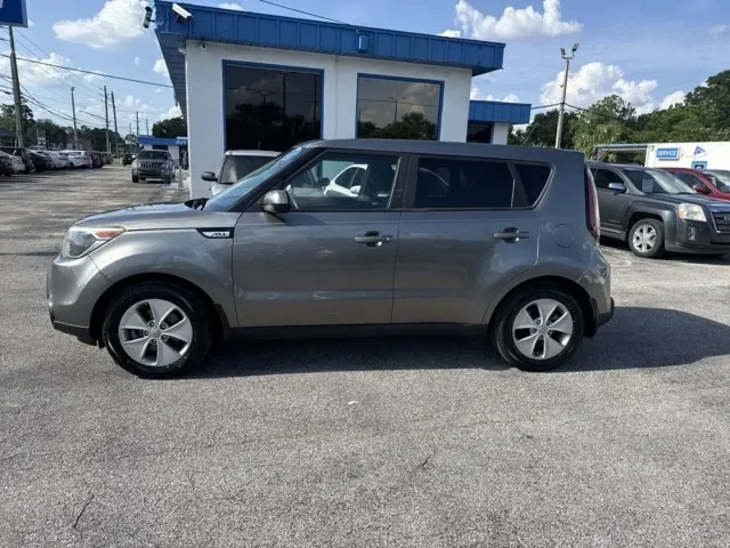 2016 Kia Soul (KNDJN2A2XG7) with an Other engine, AUTOMATIC transmission, located at 1285 Cassat Ave, Jacksonville, FL, 32205, (904) 425-3000, 30.299780, -81.732430 - IIHS Top Safety Pick. Only 103,498 Miles! Boasts 30 Highway MPG and 24 City MPG! This Kia Soul delivers a Regular Unleaded I-4 1.6 L/97 engine powering this Automatic transmission. TITANIUM GRAY, CONVENIENCE PACKAGE -inc: Auto On/Off Headlights, Rear Camera Display, Radio: AM/FM/MP3, 4.3 color touch - Photo#3