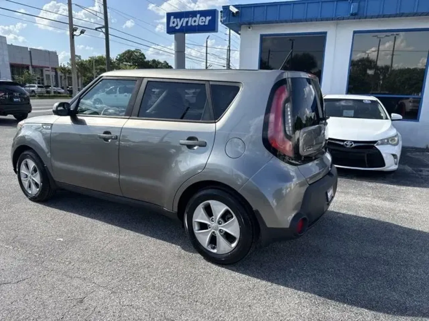 2016 Kia Soul (KNDJN2A2XG7) with an Other engine, AUTOMATIC transmission, located at 1285 Cassat Ave, Jacksonville, FL, 32205, (904) 425-3000, 30.299780, -81.732430 - IIHS Top Safety Pick. Only 103,498 Miles! Boasts 30 Highway MPG and 24 City MPG! This Kia Soul delivers a Regular Unleaded I-4 1.6 L/97 engine powering this Automatic transmission. TITANIUM GRAY, CONVENIENCE PACKAGE -inc: Auto On/Off Headlights, Rear Camera Display, Radio: AM/FM/MP3, 4.3 color touch - Photo#4