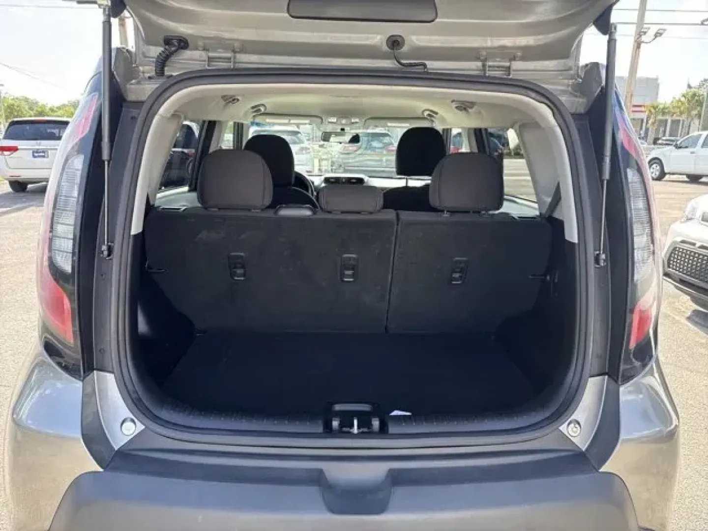 2016 Kia Soul (KNDJN2A2XG7) with an Other engine, AUTOMATIC transmission, located at 1285 Cassat Ave, Jacksonville, FL, 32205, (904) 425-3000, 30.299780, -81.732430 - IIHS Top Safety Pick. Only 103,498 Miles! Boasts 30 Highway MPG and 24 City MPG! This Kia Soul delivers a Regular Unleaded I-4 1.6 L/97 engine powering this Automatic transmission. TITANIUM GRAY, CONVENIENCE PACKAGE -inc: Auto On/Off Headlights, Rear Camera Display, Radio: AM/FM/MP3, 4.3 color touch - Photo#7