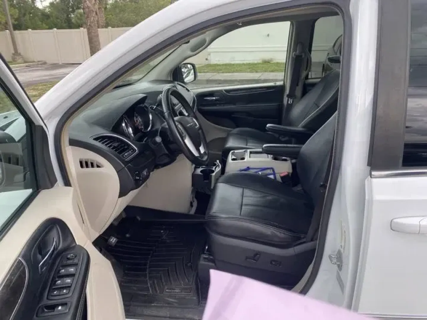 2015 Chrysler Town and Country (2C4RC1BG3FR) with an Other engine, AUTOMATIC transmission, located at 8829 US Hwy 19, Port Richey, FL, 34668, (727) 264-1107, 28.285917, -82.717346 - **Discover Your Next Adventure with the 2015 Chrysler Town and Country at Byrider Florida #162**<br /> <br /> Are you ready to elevate your family road trips and weekend getaways? The 2015 Chrysler Town and Country is the perfect companion for families looking to blend comfort, style, and versatilit - Photo#5