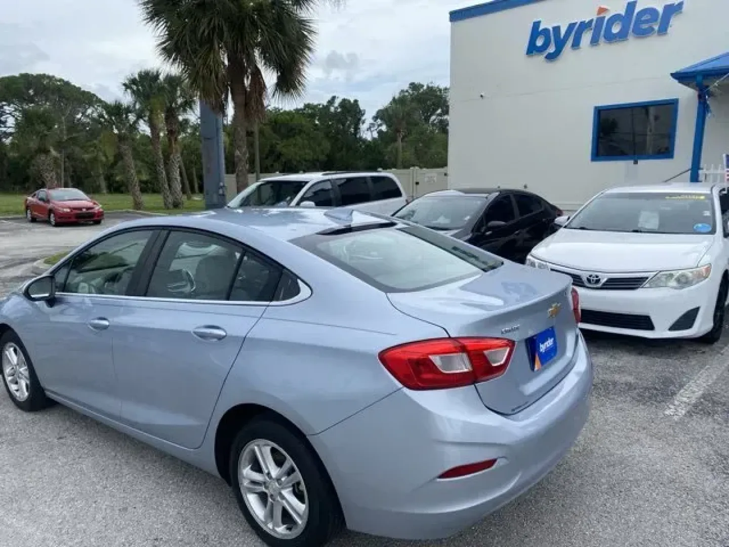 2017 Chevrolet Cruze (1G1BE5SM9H7) with an Other engine, AUTOMATIC transmission, located at 8829 US Hwy 19, Port Richey, FL, 34668, (727) 264-1107, 28.285917, -82.717346 - **Drive Into Adventure with the 2017 Chevrolet Cruze at Byrider Florida #162!**<br /> <br /> Are you searching for the perfect vehicle that effortlessly fits your dynamic lifestyle? Look no further! The 2017 Chevrolet Cruze, available now at Byrider Florida #162 in Port Richey, FL, is your ultimate - Photo#5