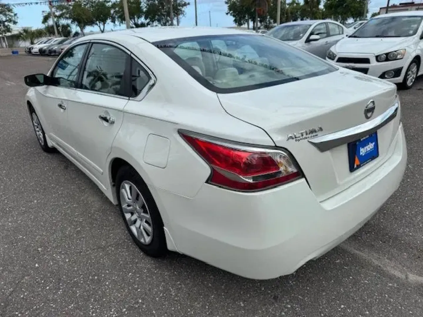 2015 Nissan Altima (1N4AL3AP3FC) with an Other engine, AUTOMATIC transmission, located at 7701 Park Blvd., Pinellas Park, FL, 33781, (727) 369-7777, 27.839552, -82.747284 - IIHS Top Safety Pick, Top Safety Pick+. Only 86,228 Miles! Boasts 38 Highway MPG and 27 City MPG! This Nissan Altima delivers a Regular Unleaded I-4 2.5 L/152 engine powering this Variable transmission. PEARL WHITE, BEIGE, CLOTH SEAT TRIM, [X01] POWER DRIVER SEAT PACKAGE -inc: 6-Way Power Driver Sea - Photo#3