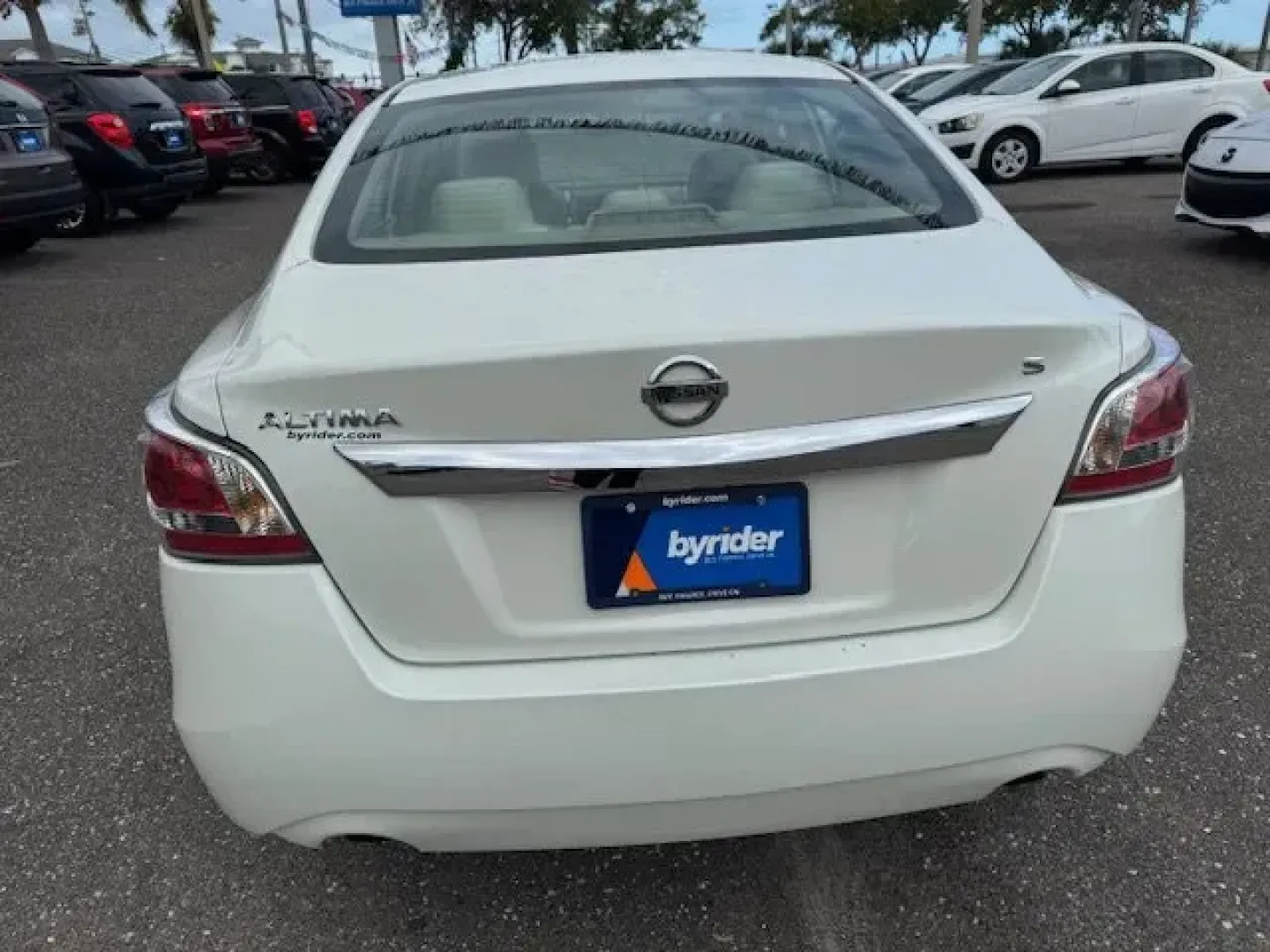 2015 Nissan Altima (1N4AL3AP3FC) with an Other engine, AUTOMATIC transmission, located at 7701 Park Blvd., Pinellas Park, FL, 33781, (727) 369-7777, 27.839552, -82.747284 - IIHS Top Safety Pick, Top Safety Pick+. Only 86,228 Miles! Boasts 38 Highway MPG and 27 City MPG! This Nissan Altima delivers a Regular Unleaded I-4 2.5 L/152 engine powering this Variable transmission. PEARL WHITE, BEIGE, CLOTH SEAT TRIM, [X01] POWER DRIVER SEAT PACKAGE -inc: 6-Way Power Driver Sea - Photo#4