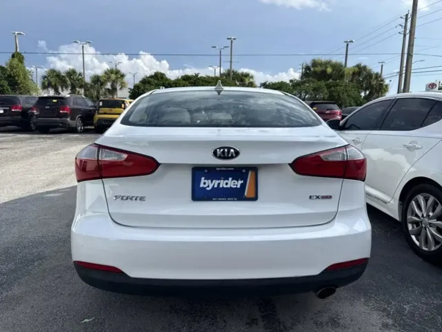 2015 Kia Forte (KNAFX4A8XF5) with an Other engine, AUTOMATIC transmission, located at 1285 Cassat Ave, Jacksonville, FL, 32205, (904) 425-3000, 30.299780, -81.732430 - **Elevate Your Daily Commute with the 2015 Kia Forte - Perfect for Budget-Conscious Buyers!** <br /> <br /> Are you tired of your old, unreliable vehicle? Do you crave an upgrade that won't break the bank? Look no further! The 2015 Kia Forte, now available at Byrider Florida #139 in Jacksonville, i - Photo#5