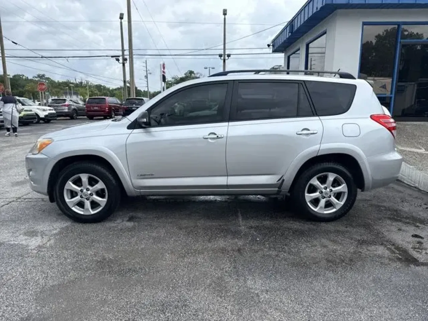 2011 Toyota RAV4 (JTMYF4DV2B5) with an Other engine, AUTOMATIC transmission, located at 1285 Cassat Ave, Jacksonville, FL, 32205, (904) 425-3000, 30.299780, -81.732430 - KBB.com 10 Best Used Family Cars Under $15,000. Only 136,258 Miles! Delivers 28 Highway MPG and 22 City MPG! This Toyota RAV4 boasts a Gas I4 2.5L/152 engine powering this Automatic transmission. Washer-linked variable intermittent windshield wipers, Vehicle stability control (VSC), Traction control - Photo#3