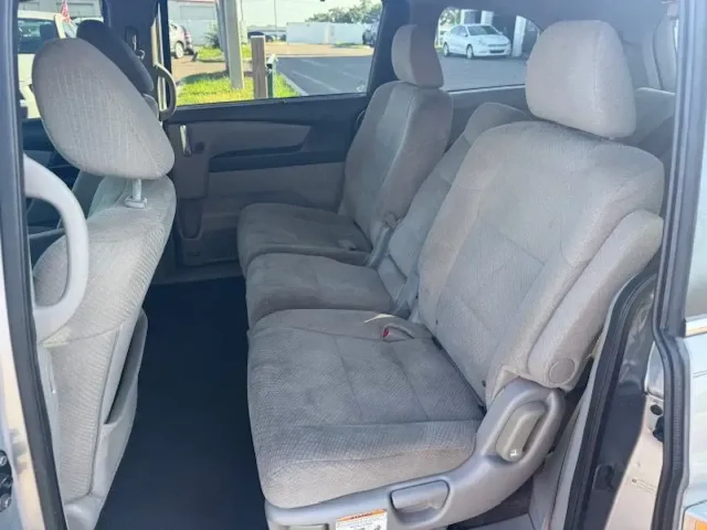 2016 Honda Odyssey (5FNRL5H35GB) with an Other engine, AUTOMATIC transmission, located at 7701 Park Blvd., Pinellas Park, FL, 33781, (727) 369-7777, 27.839552, -82.747284 - If you're searching for the perfect family vehicle or a dependable ride for your daily commutes, look no further than this 2016 Honda Odyssey, available now at Byrider Florida #154 in Pinellas Park, FL. With ample space for passengers and cargo, this silver beauty is designed to meet the needs of gr - Photo#5