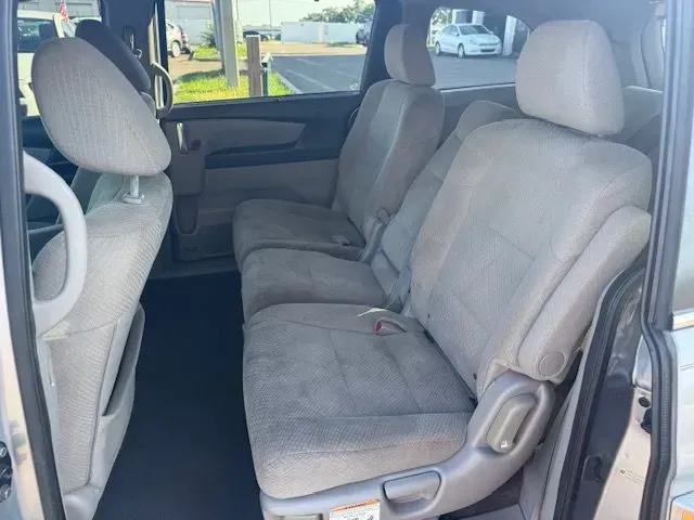 2016 Honda Odyssey (5FNRL5H35GB) with an Other engine, AUTOMATIC transmission, located at 7701 Park Blvd., Pinellas Park, FL, 33781, (727) 369-7777, 27.839552, -82.747284 - If you're searching for the perfect family vehicle or a dependable ride for your daily commutes, look no further than this 2016 Honda Odyssey, available now at Byrider Florida #154 in Pinellas Park, FL. With ample space for passengers and cargo, this silver beauty is designed to meet the needs of gr - Photo#5