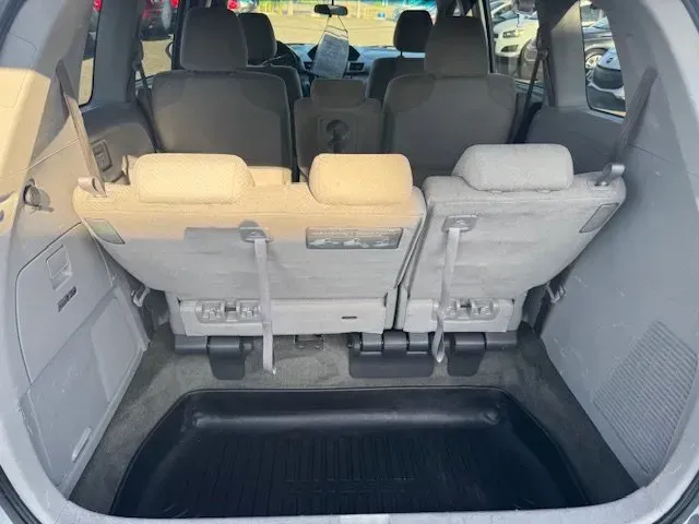 2016 Honda Odyssey (5FNRL5H35GB) with an Other engine, AUTOMATIC transmission, located at 7701 Park Blvd., Pinellas Park, FL, 33781, (727) 369-7777, 27.839552, -82.747284 - If you're searching for the perfect family vehicle or a dependable ride for your daily commutes, look no further than this 2016 Honda Odyssey, available now at Byrider Florida #154 in Pinellas Park, FL. With ample space for passengers and cargo, this silver beauty is designed to meet the needs of gr - Photo#7