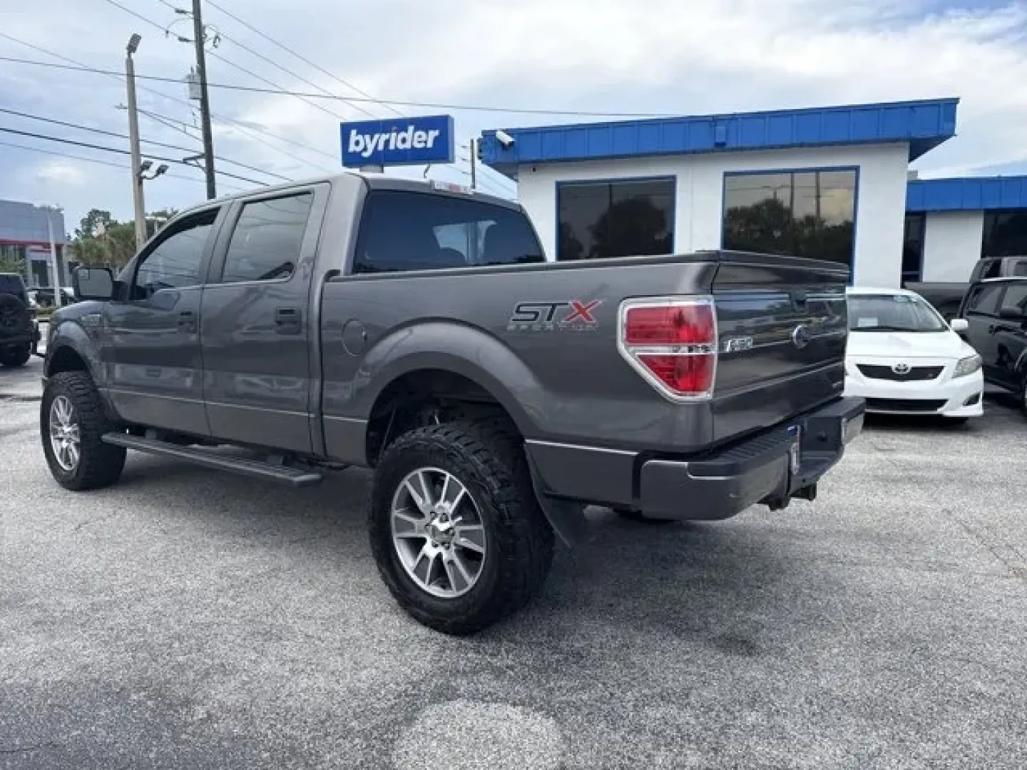 2014 Ford F-150 (1FTFW1EF4EF) with an Other engine, AUTOMATIC transmission, located at 1285 Cassat Ave, Jacksonville, FL, 32205, (904) 425-3000, 30.299780, -81.732430 - Are you ready to elevate your adventures on and off the road? Look no further than this stunning 2014 Ford F-150, available now at Byrider Florida #139, your trusted Buy Here Pay Here dealership located at 1285 Cassat Ave, Jacksonville, FL 32205. Whether you're a weekend warrior heading for a campin - Photo#4