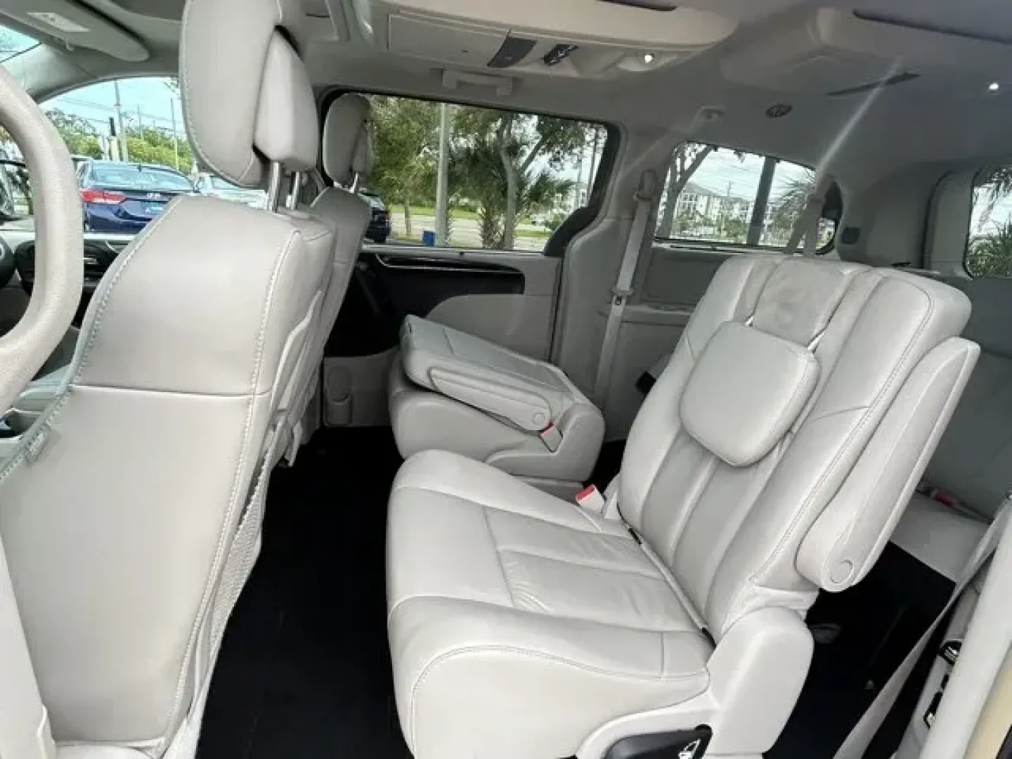 2015 Chrysler Town and Country (2C4RC1GG1FR) with an Other engine, AUTOMATIC transmission, located at 7701 Park Blvd., Pinellas Park, FL, 33781, (727) 369-7777, 27.839552, -82.747284 - **Discover Your Next Family Adventure with the 2015 Chrysler Town and Country!**<br /> <br /> Are you searching for a dependable vehicle that perfectly balances comfort, space, and versatility for your growing family? Look no further than the 2015 Chrysler Town and Country, available now at Byrider - Photo#3
