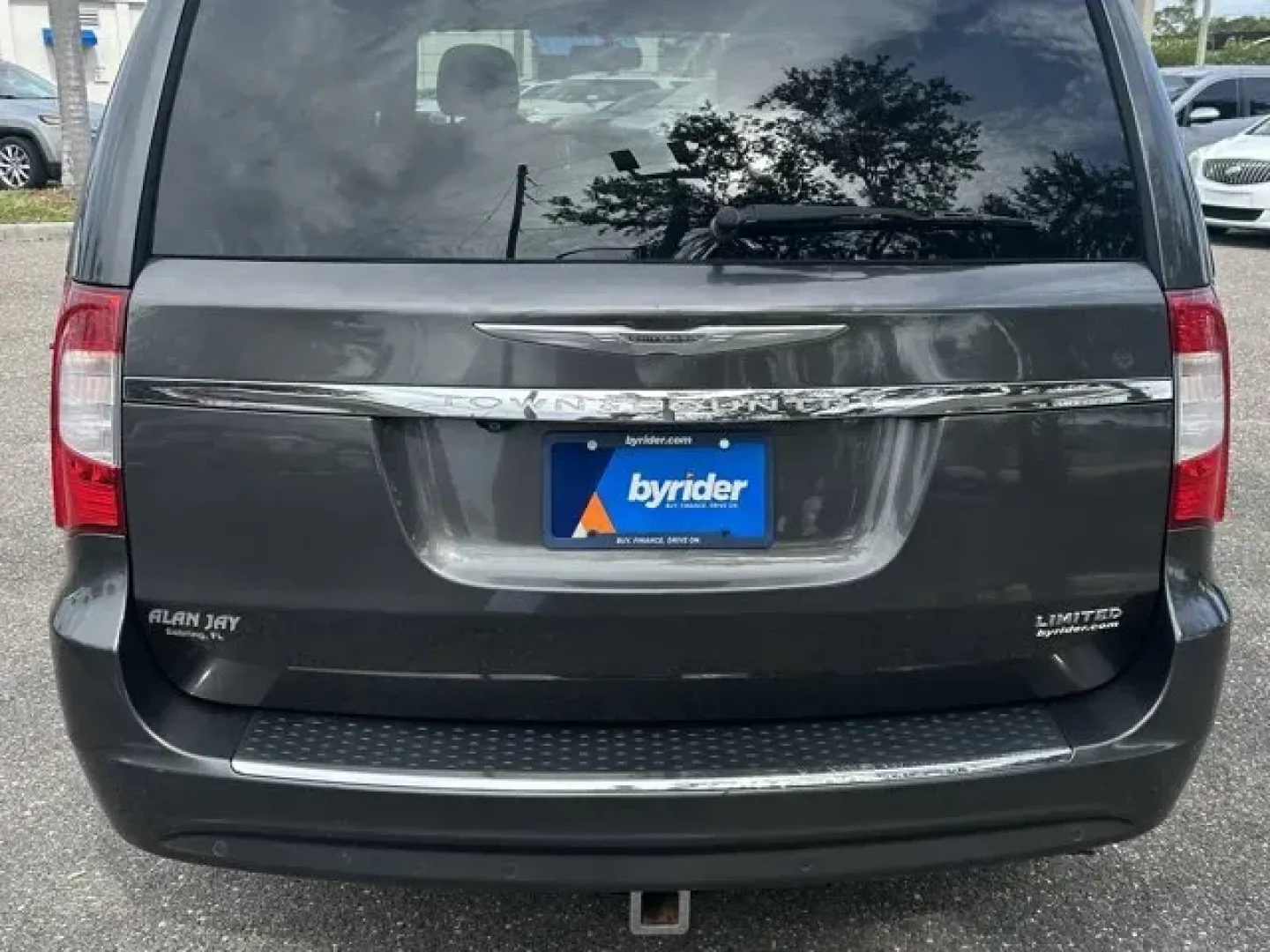 2015 Chrysler Town and Country (2C4RC1GG1FR) with an Other engine, AUTOMATIC transmission, located at 7701 Park Blvd., Pinellas Park, FL, 33781, (727) 369-7777, 27.839552, -82.747284 - **Discover Your Next Family Adventure with the 2015 Chrysler Town and Country!**<br /> <br /> Are you searching for a dependable vehicle that perfectly balances comfort, space, and versatility for your growing family? Look no further than the 2015 Chrysler Town and Country, available now at Byrider - Photo#7