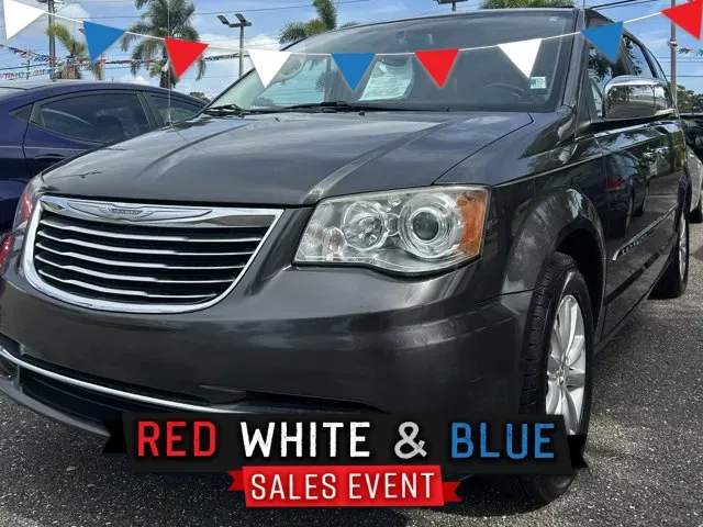 photo of 2015 Chrysler Town and Country 