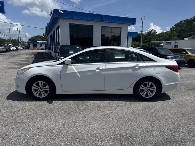 2012 Hyundai Sonata (5NPEB4AC6CH) with an Other engine, AUTOMATIC transmission, located at 1285 Cassat Ave, Jacksonville, FL, 32205, (904) 425-3000, 30.299780, -81.732430 - Are you searching for a reliable sedan that fits seamlessly into your lifestyle? Look no further than this stunning 2012 Hyundai Sonata, available now at Byrider Florida #139 in Jacksonville, FL. With its sleek Shimmering White exterior and comfortable interior, this vehicle is perfect for daily com - Photo#3