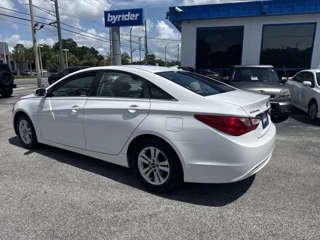 2012 Hyundai Sonata (5NPEB4AC6CH) with an Other engine, AUTOMATIC transmission, located at 1285 Cassat Ave, Jacksonville, FL, 32205, (904) 425-3000, 30.299780, -81.732430 - Are you searching for a reliable sedan that fits seamlessly into your lifestyle? Look no further than this stunning 2012 Hyundai Sonata, available now at Byrider Florida #139 in Jacksonville, FL. With its sleek Shimmering White exterior and comfortable interior, this vehicle is perfect for daily com - Photo#4