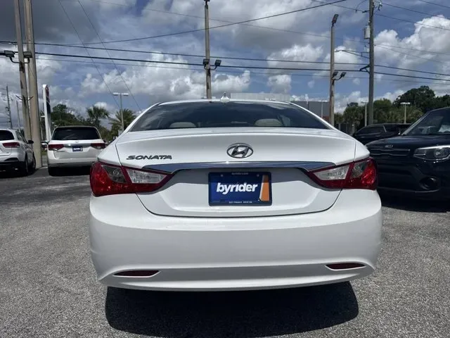 2012 Hyundai Sonata (5NPEB4AC6CH) with an Other engine, AUTOMATIC transmission, located at 1285 Cassat Ave, Jacksonville, FL, 32205, (904) 425-3000, 30.299780, -81.732430 - Are you searching for a reliable sedan that fits seamlessly into your lifestyle? Look no further than this stunning 2012 Hyundai Sonata, available now at Byrider Florida #139 in Jacksonville, FL. With its sleek Shimmering White exterior and comfortable interior, this vehicle is perfect for daily com - Photo#5