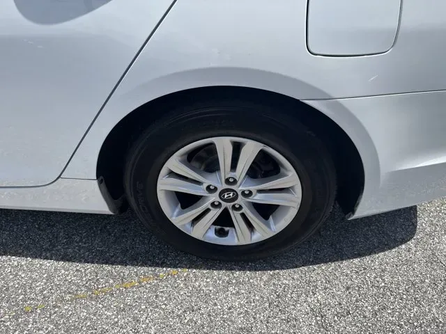 2012 Hyundai Sonata (5NPEB4AC6CH) with an Other engine, AUTOMATIC transmission, located at 1285 Cassat Ave, Jacksonville, FL, 32205, (904) 425-3000, 30.299780, -81.732430 - Are you searching for a reliable sedan that fits seamlessly into your lifestyle? Look no further than this stunning 2012 Hyundai Sonata, available now at Byrider Florida #139 in Jacksonville, FL. With its sleek Shimmering White exterior and comfortable interior, this vehicle is perfect for daily com - Photo#6