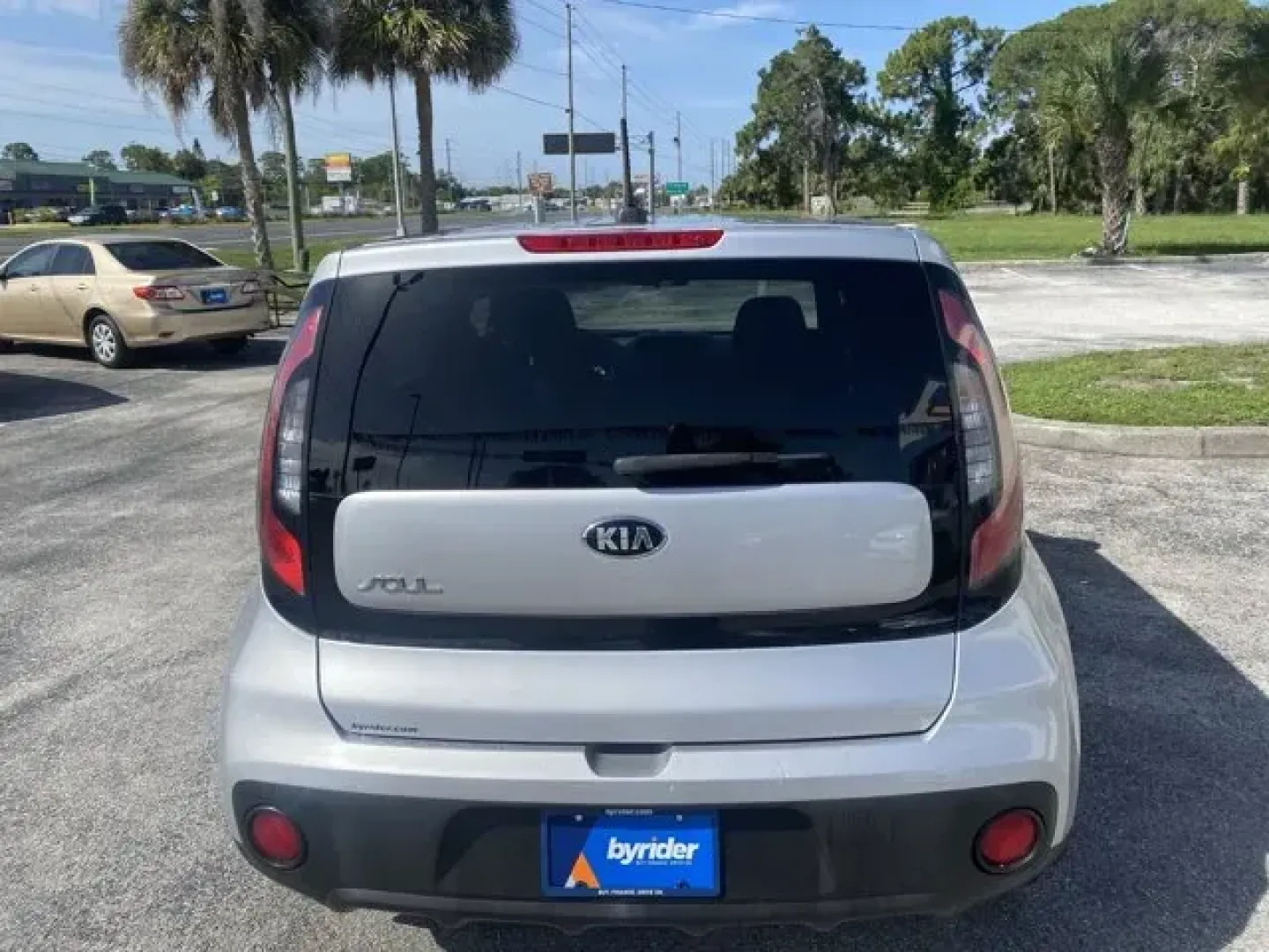 2017 Kia Soul (KNDJN2A27H7) with an Other engine, AUTOMATIC transmission, located at 8829 US Hwy 19, Port Richey, FL, 34668, (727) 264-1107, 28.285917, -82.717346 - Are you searching for a dependable vehicle that fits your active lifestyle without breaking the bank? Look no further! The 2017 Kia Soul at Byrider Florida #162 in Port Richey, FL is the perfect choice for those looking for a car that brings together versatility, style, and affordability. This spaci - Photo#4