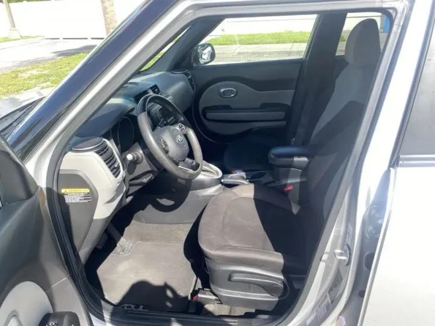 2017 Kia Soul (KNDJN2A27H7) with an Other engine, AUTOMATIC transmission, located at 8829 US Hwy 19, Port Richey, FL, 34668, (727) 264-1107, 28.285917, -82.717346 - Are you searching for a dependable vehicle that fits your active lifestyle without breaking the bank? Look no further! The 2017 Kia Soul at Byrider Florida #162 in Port Richey, FL is the perfect choice for those looking for a car that brings together versatility, style, and affordability. This spaci - Photo#6