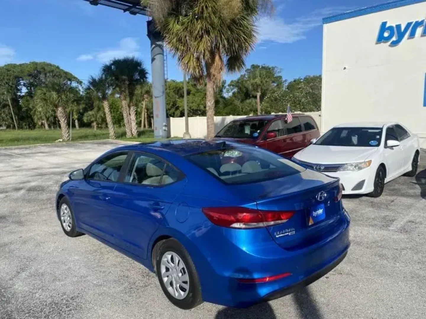 2017 Hyundai Elantra (KMHD74LF7HU) with an Other engine, AUTOMATIC transmission, located at 8829 US Hwy 19, Port Richey, FL, 34668, (727) 264-1107, 28.285917, -82.717346 - **Elevate Your Daily Commute with the 2017 Hyundai Elantra at Byrider Florida #162**<br /> <br /> Are you looking for a reliable and stylish sedan that can enhance your daily commute while fitting seamlessly into your lifestyle? Look no further! The 2017 Hyundai Elantra is here to meet all your driv - Photo#5