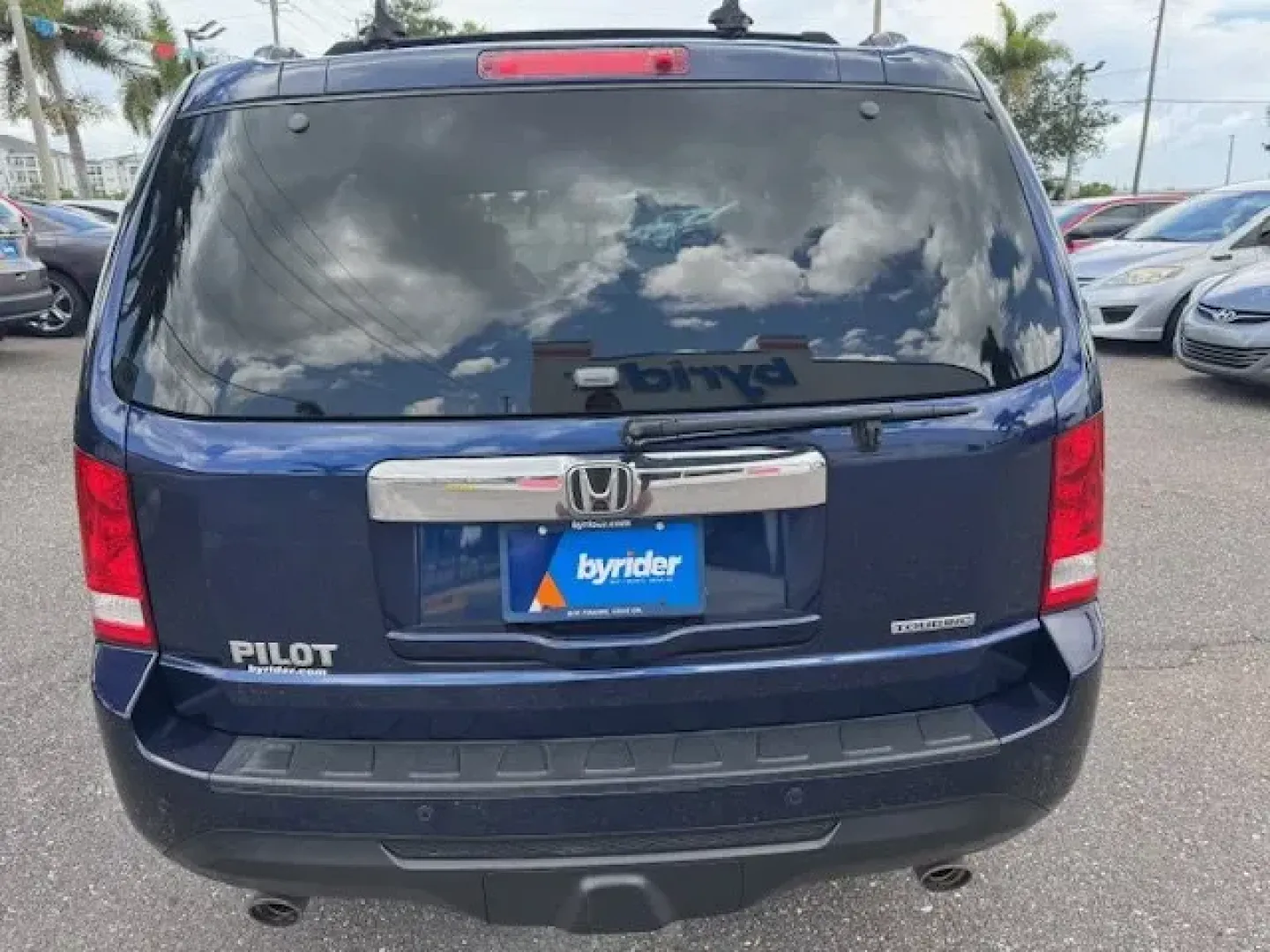 2015 Honda Pilot (5FNYF3H92FB) with an Other engine, AUTOMATIC transmission, located at 7701 Park Blvd., Pinellas Park, FL, 33781, (727) 369-7777, 27.839552, -82.747284 - Elevate your family adventures with the perfect blend of space, comfort, and reliability. The 2015 Honda Pilot is not just an SUV; it's your family's ticket to unforgettable road trips, daily commutes, and everything in between. Perfectly suited for growing families and weekend explorers, this versa - Photo#4
