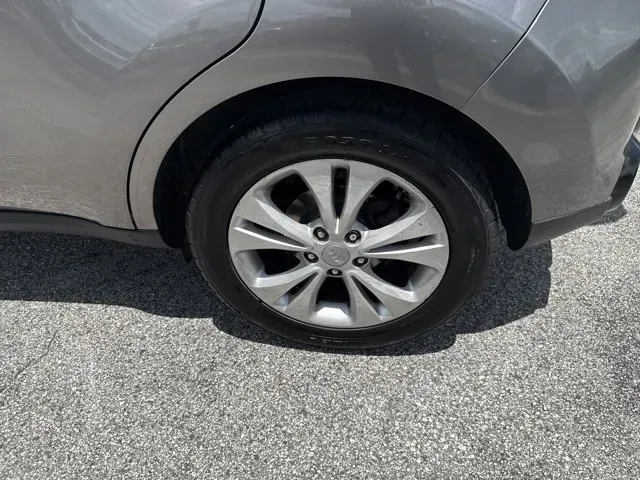 2016 Kia Soul (KNDJP3A55G7) with an Other engine, AUTOMATIC transmission, located at 1285 Cassat Ave, Jacksonville, FL, 32205, (904) 425-3000, 30.299780, -81.732430 - Are you ready to elevate your driving experience and embark on exciting adventures? Whether you're a growing family in need of extra room or a budget-conscious commuter looking for reliability, we have the perfect vehicle for you at Byrider Florida #139 in Jacksonville, FL. Introducing the 2016 Kia - Photo#6