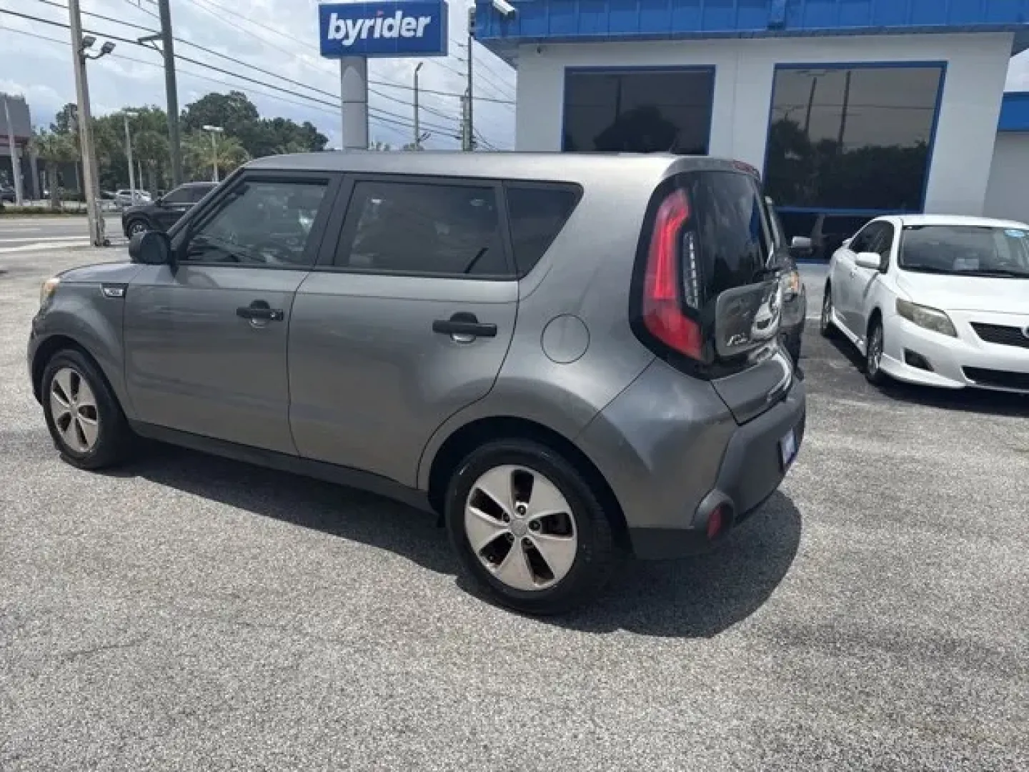 2015 Kia Soul (KNDJN2A25F7) with an Other engine, AUTOMATIC transmission, located at 1285 Cassat Ave, Jacksonville, FL, 32205, (904) 425-3000, 30.299780, -81.732430 - **Unleash Your Urban Adventure with This 2015 Kia Soul at Byrider Florida #139!**<br /> <br /> Are you looking for a versatile vehicle that can accommodate your busy lifestyle while still being stylish and economical? Look no further than the 2015 Kia Soul, available now at Byrider Florida #139 in J - Photo#4