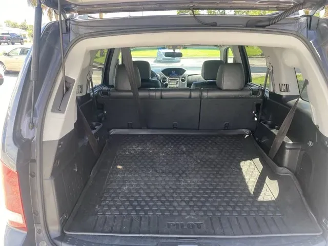 2015 Honda Pilot (5FNYF3H96FB) with an Other engine, AUTOMATIC transmission, located at 8829 US Hwy 19, Port Richey, FL, 34668, (727) 264-1107, 28.285917, -82.717346 - **Discover Adventure with the 2015 Honda Pilot Your Perfect Family SUV!**<br /> <br /> Are you ready to elevate your family adventures? Look no further than this 2015 Honda Pilot, now available at Byrider Florida #162 in Port Richey! Perfect for growing families and weekend getaways, this versatile - Photo#5